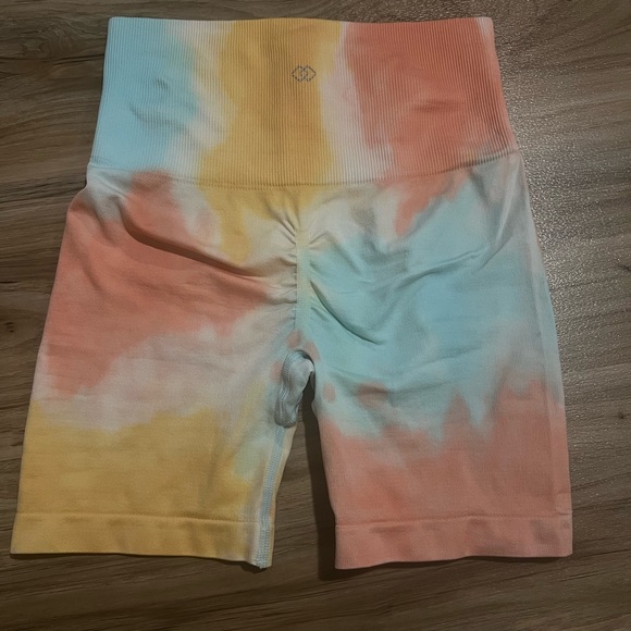 Tie Dye Scrunch Shorts - Picture 1 of 2